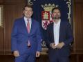 El presidente de la Junta de Castilla y León, Alfonso Fernández Mañueco (d), se reúne con el líder del PSCyL, Luis Tudanca