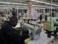 ARTEIXO (A CORUÑA), 07/10/24.- La vicepresidenta segunda del Gobierno y ministra de Trabajo y Economía Social, Yolanda Díaz, visita las instalaciones de Inditex en Arteixo (A Coruña), este lunes. EFE/Cabalar
