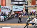 Varios estudiantes toman una universidad en Argentina