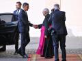 Pedro Sánchez a su llegada al patio de San Dámaso, el acceso al Palacio Apostólico
