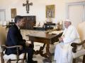 Imagen de la reunión entre Pedro Sánchez y el Papa Francisco