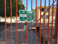 Carteles en las escuelas valencianas sobre el idioma en que deben estudiar sus hijos, según denuncia Hablamos Español