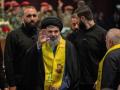 Hashem Safieddine (C), alto funcionario de Hezbolá, asiste a la ceremonia fúnebre de un comandante superior asesinado