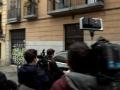 Íñigo Errejón se sube a un coche que se pasa a recogerle este viernes