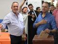 El candidato oficialista Álvaro Delgado (Iz) y el opositor Yamandu Orsi (D) se disputarán la presidencia de Uruguay