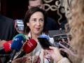 La ministra de Defensa, Margarita Robles, atiende a los medios de comunicación