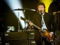El cantante Paul McCartney durante un concierto en París