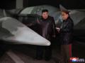 Kim Jong-Un visitando las instalaciones nucleares de Corea del Norte