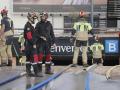 Efectivos de la UME y del cuerpo de Bomberos extraen agua del parking subterráneo del Centro Comercial Bonaire para poder acceder a los coches aparcados