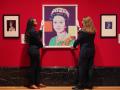 Los ladrones robaron la serigrafía de la Reina Isabel II de Inglaterra, de Andy Warhol
