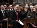 El entonces presidente, Donald Trump, en el servicio de la víspera de Navidad en la catedral de Washington