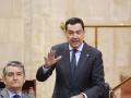 El presidente de la Junta de Andalucía, Juanma Moreno, este jueves en el pleno del Parlamento