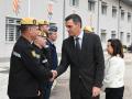 Pedro Sánchez en su visita junto a la ministra de Defensa, Margarita Robles, al Cuartel General de la UME