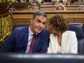 (Foto de ARCHIVO)
El presidente del Gobierno, Pedro Sánchez y la vicepresidenta primera y ministra de Hacienda, María Jesús Monetero, durante una sesión de control al Gobierno, en el Congreso de los Diputados, a 18 de septiembre de 2024, en Madrid (España). Durante la sesión de control, el PP, Vox y ERC hacen preguntas sobre cómo afronta el nuevo curso político, la continuidad de la legislatura o la inmigración irregular. Además, varios ministros tendrán que rendir cuentas sobre la crisis migratoria y el debate sobre financiación autonómica, dos temas que por segunda semana consecutiva vuelven a protagonizar el Pleno de esta semana.

Jesús Hellín / Europa Press
18 SEPTIEMBRE 2024;VOX;ERC;PP;SESIÓN DE CONTROL;PARON ESTIVAL
18/9/2024