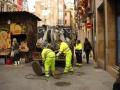 Técnicos municipales realizando labores de limpieza de alcantarillado en la provincia de Valencia