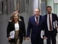 El portavoz del PP en el Congreso, Miguel Tellado, junto a sus compañeros de partido Macarena Montesinos y Jaime Eduardo de Olano