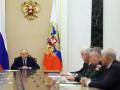El presidente de Rusia, Vladimir Putin, con jefes militares en Moscú