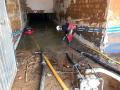 La Universidad de Valencia toma muestra para analizar los restos contaminados en garajes después de la DANA