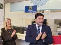 El alcalde de Alicante, Luis Barcala, junto a la portavoz de Vox, Carmen Robledillo, en la inauguración de la oficina 'anti okupas'