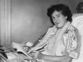 La escritora Enid Blyton en 1952