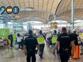 Agentes de la Policía Nacional, en el aeropuerto de Alicante-Elche