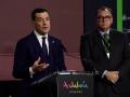El presidente de la Junta, Juanma Moreno, acompañado por el consejero de Turismo y Andalucía Exterior, Arturo Bernal, en Fitur (archivo)