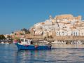 Imagen de un barco pesquero en el puerto de Peñíscola, en Castellón