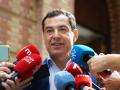El presidente del PP andaluz y de la Junta, Juanma Moreno, atiende a los medios de comunicacion