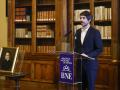 El ministro de Cultura, Ernest Urtasun, interviene durante el acto en el que este jueves el Ministerio de Cultura ha restituido a sus legítimos propietarios obras incautadas por el franquismo, el primero del departamento que dirige Urtasun tras publicar el pasado mes de junio un inventario de bienes para dar cumplimiento a la Ley de Memoria Democrática y que ha tenido lugar en la sala del Patronato de la Biblioteca Nacional. Juto a él, el lienzo 'Don Francisco Giner de los Ríos, niño', pintado por Manuel Ojeda y Siles, que ha sido devuelto a la fundación que lleva el nombre del pedagogo y filósofo.  EFE/ J.P.Gandul