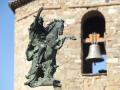Escultura dedicada al Conde Arnau en San Juan de las Abadesas