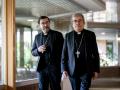 En marzo, fueron elegidos como presidente y vicepresidente de la Conferencia Episcopal Española Luis Argüello, arzobispo de Valladolid, y el cardenal José Cobo, arzobispo de Madrid. Lo primero que hicieron tras su nombramiento fue salir a las puertas de la sede de los obispos en Madrid a conversar con víctimas de abusos en el seno de la Iglesia que se manifestaban en la calle Añastro de Madrid