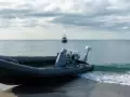 La Guardia Civil investiga la procedencia de una narcolancha varada en playa de Salobreña