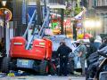 Un Ford F-150 blanco se estrella después de supuestamente atropellar a una multitud en el Barrio Francés de Nueva Orleans