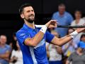 Novak Djokovic haciendo la celebración de tocar el violín