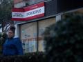 Un cartel de una oficina del SEPE de Móstoles en Móstoles.