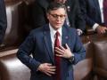 El republicano, Mike Johnson, reacciona en la Cámara de Representantes después de perder la primera ronda de votos