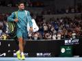 Carlos Alcaraz abandona la pista tras haber ganado su primer partido en Australia