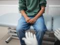 Hombre en una consulta médica