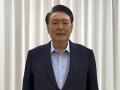 El presidente de Corea del Sur, Yoon Suk Yeol, en un mensaje de vídeo, anunciaba acatar la detención