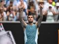 Carlos Alcaraz celebrando su victoria frente a Yoshihito Nishioka en la segunda ronda del Open de Australia