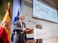 El ministro de Interior, Fernando Grande-Marlaska, interviene tras entregar la cruz al Mérito policial con distintivo blanco a la Oficina de Asilo y Refugio (OAR) en 2022