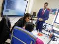 El consejero de Educación, Emilio Viciana, en un colegio especial