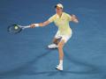 Sinner devuelve una bola en el duelo frente a Zverev