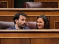 Los diputados de Unidas Podemos Ione Belarra y Javier Sánchez Serna durante un pleno
