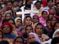 Un nutrido grupo de cristianas protesta en Pakistán contra las leyes anti conversión