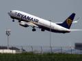 Un avión de Ryanair en la maniobra de despegue