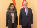 La presidenta de la Comunidad de Madrid, Isabel Díaz Ayuso, con el embajador de España en Corea, Guillermo Kirkpatrick de la Vega, el pasado 10 de enero en la Real Casa de Correos