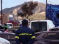 Bomberos griegos controlan el éxodo de los ciudadanos de Santorini
