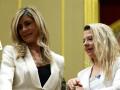 Begoña Gómez y Cristina Álvarez en el Congreso de los Diputados durante la investidura de Sánchez en 2019