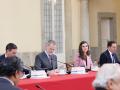 Los Reyes, este  miércoles, flanqueados por Sánchez y Albares, en el Palacio de El Pardo